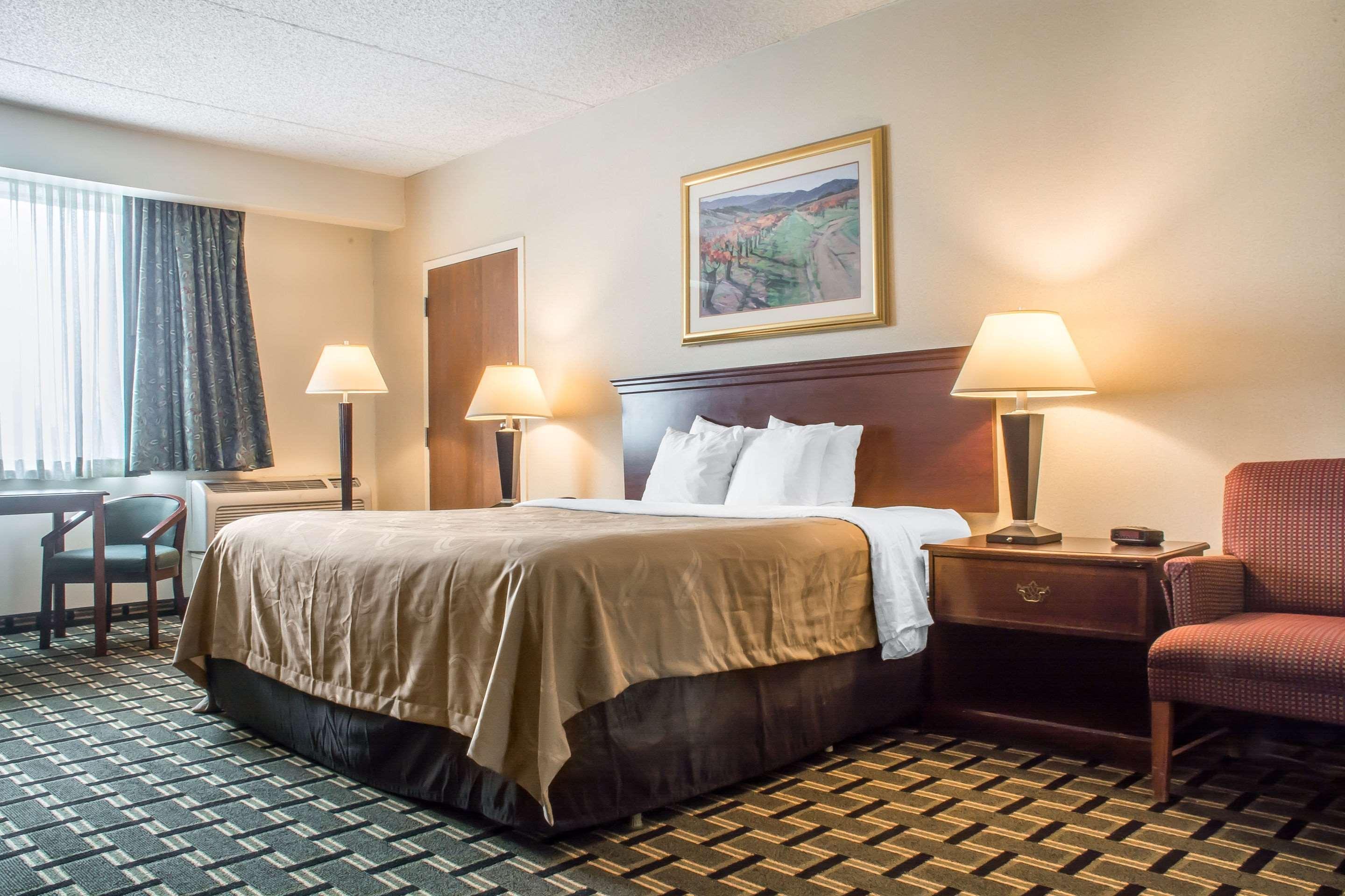 Quality Inn & Suites Palm Island Indoor Waterpark Batavia Exteriör bild